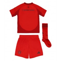 Camisa de Futebol Bayern Munich Equipamento Principal Infantil 2024-25 Manga Curta (+ Calças curtas)